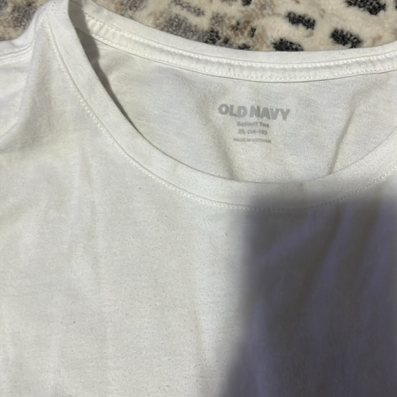 White old navy shirt - Picture 3 of 3